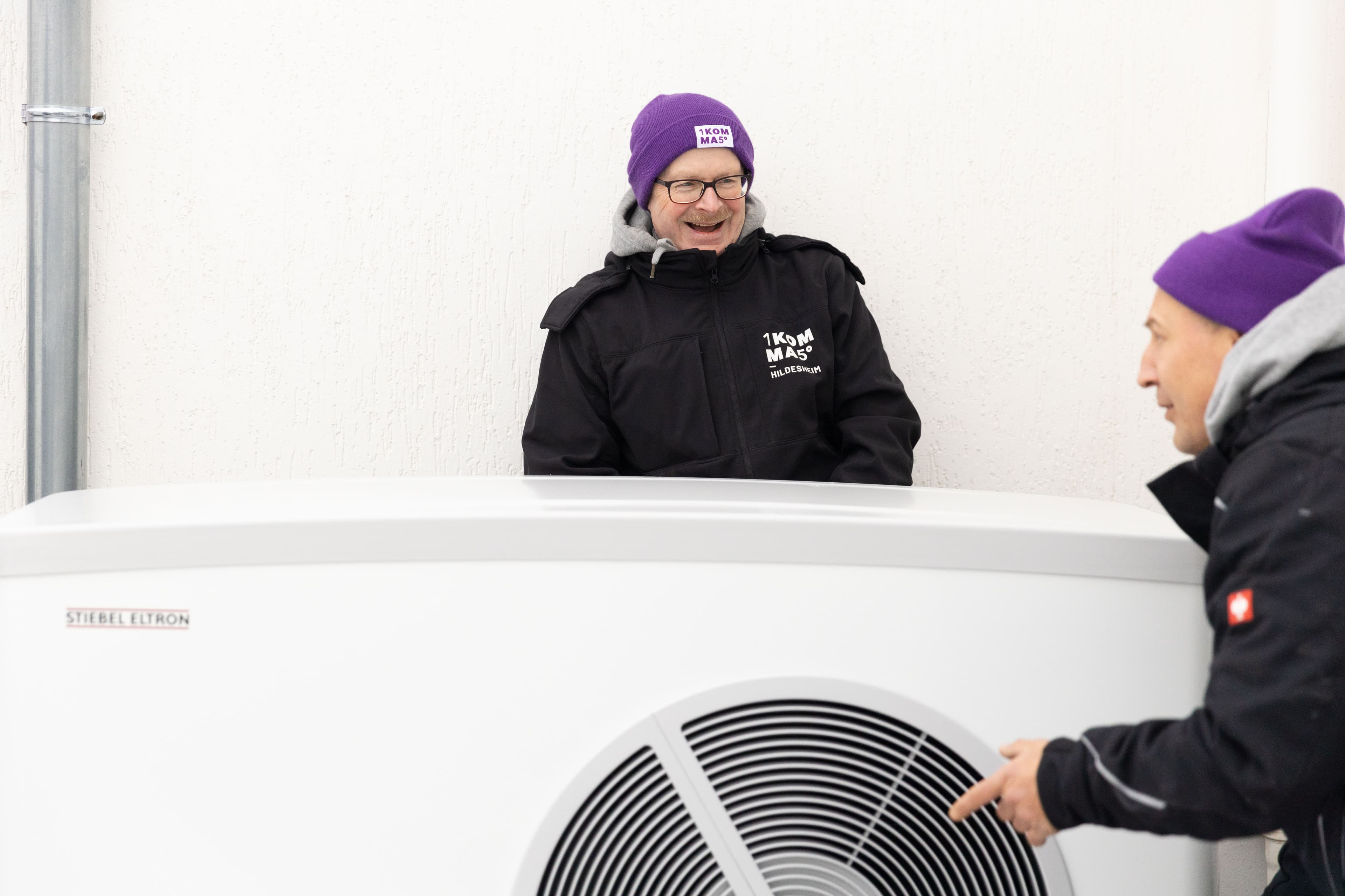 Montörer med värmepump på vintern